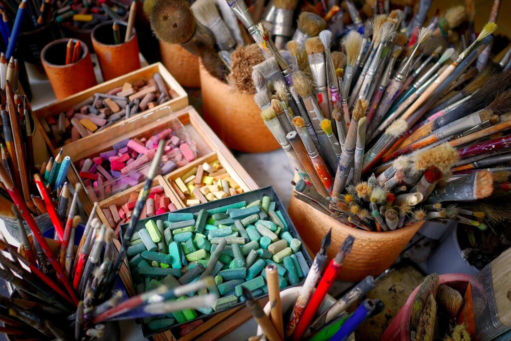 brushes, chalks, colorful-2927793.jpg